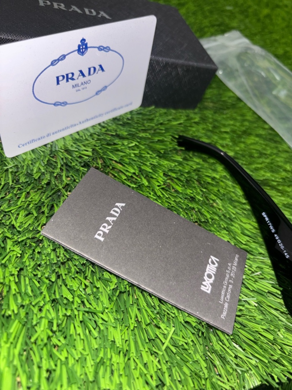 Prada Black Rectangular Sunglasses with Logo - Picture 14 of 14